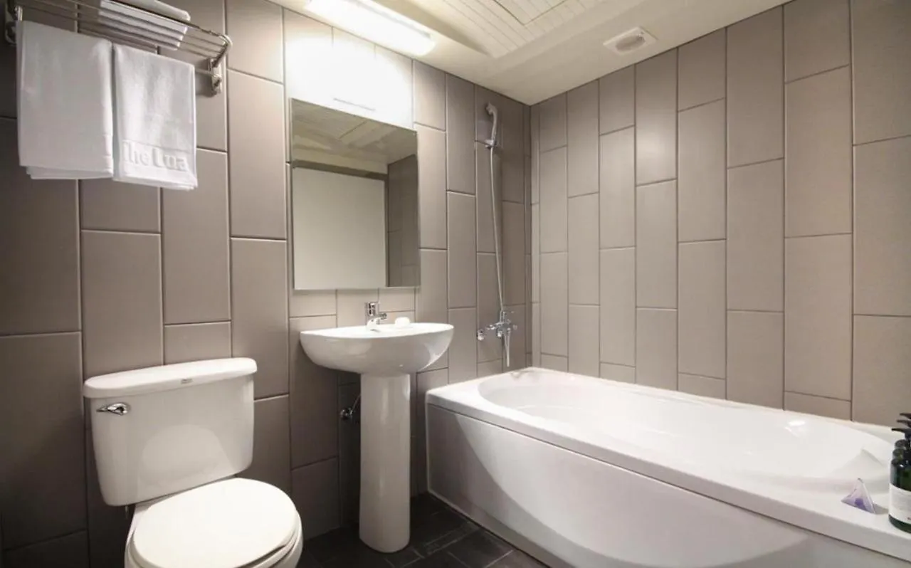 Hotel The Lua Busan 2*,